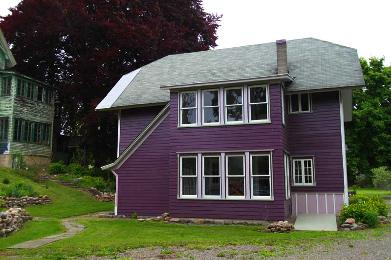 the back of former carriage house in 2013